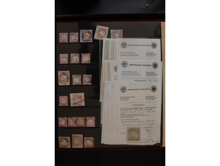 1872/75, Große Brustschilde-Plattenfehlersammlung in 2 Bänden, mit ca. 300 Einzelmarken, 66 Briefstücken und 37 Briefen, alle
