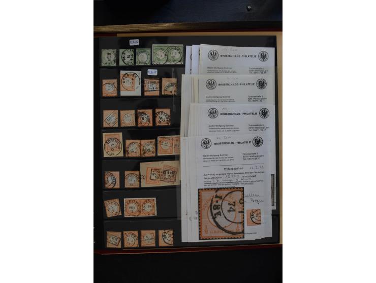 1872/75, Große Brustschilde-Plattenfehlersammlung in 2 Bänden, mit ca. 300 Einzelmarken, 66 Briefstücken und 37 Briefen, alle