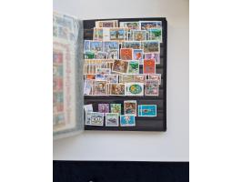 1850/2000 (ca.), umfangreicher gestempelter und postfrischer/ungebrauchter Bestand ab Klassik in elf Alben, Erhaltung von feh