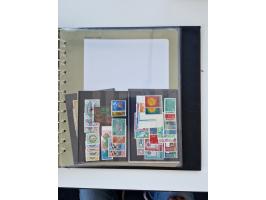 1923/61, mostly unmounted mint and unused collection incl. official stamps and duplicate, some better and complete sets, with