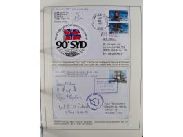 HUNDE: 1894/1992 (ca.), interessante Ausstellungssammlung “Schlittenhunde im Einsatz”, mit vielen Marken, FDCs, Schmuckbriefe