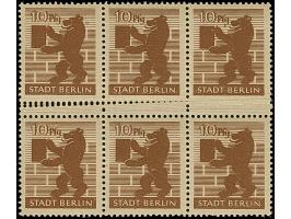 Berliner Bär 10 Pfg. im waagerechten 6er-Block, durch Druckfalte links mit 2 senkrechten Zwischensteg-Paaren, postfrisch. Ein