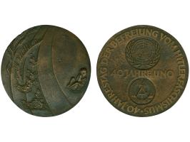 DDR: 1985, Gussmedaille, Av. links florale Elemente, rechts Kind in Embryonalstellung, Rv. Wappen der Vereinten Nationen sowi