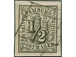 ½ Sch. schwarz, voll-bis breitrandig mit kreuzweise aufgesetzten Strichstempel. Fehlerhaft, auf kleines Briefstück montiert. 