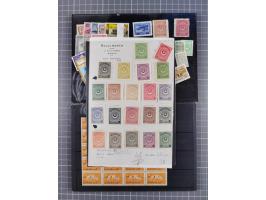 1900/80, Collection unused including newspaper set 1909, Star and Crescent 1922/23, Red Crescent issues with perforation erro