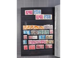 1945/49, postfrische, ungebrauchte und gestempelte Partie in 3 Steckbüchern, dabei u.a. 3 Rotkreuz-Blocks mit Fotoattesten We