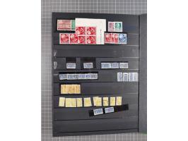 1945/49, postfrische, ungebrauchte und gestempelte Partie in 3 Steckbüchern, dabei u.a. 3 Rotkreuz-Blocks mit Fotoattesten We