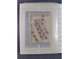 1945/49, postfrische, ungebrauchte und gestempelte Partie in 3 Steckbüchern, dabei u.a. 3 Rotkreuz-Blocks mit Fotoattesten We