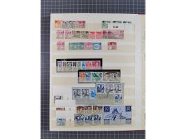 1945/49, postfrische, ungebrauchte und gestempelte Partie in 3 Steckbüchern, dabei u.a. 3 Rotkreuz-Blocks mit Fotoattesten We