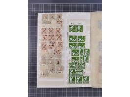 1948/65 (ca.), postfrische, wenig ungebrauchte und gestempelte reichhaltige Partie in vier Steckbüchern, dabei mehrere Postho