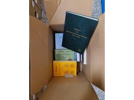 NIEDERLANDE: 1892/2021, etwa 30 Bücher, gute Erhaltung, dabei “MEDALLIC HISTORY OF THE LOW COUNTRIES Volume: I-IV" von Gerard