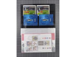 2000-20, Marken und Blöcke in postfrischer Erhaltung, dabei Swarowski, Hologramme, Weltall, Stickerei etc. Nominale über 100€