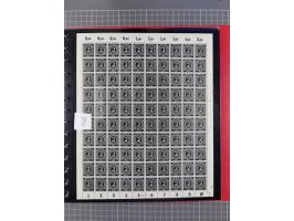 1946/63, 32 meist postfrische Bogen, dabei Allii. Besetzung Mi.-Nr. &nbsp;911 DZ F und 918 DZ F, sowie DDR