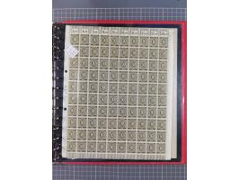 1946/63, 32 meist postfrische Bogen, dabei Allii. Besetzung Mi.-Nr. &nbsp;911 DZ F und 918 DZ F, sowie DDR