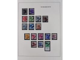 1948, Bezirkshandstempel, 2-bändige Sammlung mit hunderten von Einzelwerten und vielen Einheiten, postfrisch und wenig ungebr