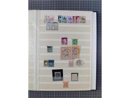 1880/1940 (ca.), interessante Partie in 6 Steckbüchern, dabei u.a. Kolonien sowie schöner Teil Infla mit vielen guten signier