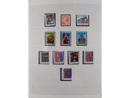 1945/98, mint never hinged, in the main catalogue numbers apparently complete collection, good condition, in two hingeless al