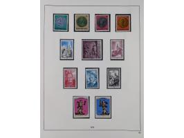 1945/98, mint never hinged, in the main catalogue numbers apparently complete collection, good condition, in two hingeless al