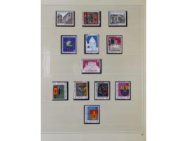 1945/98, mint never hinged, in the main catalogue numbers apparently complete collection, good condition, in two hingeless al