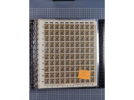 1900/23, reichhaltige und umfangreiche Bogensammlung in 9 Alben, vielfach spezialisiert nach Plattennummern, Farben und Typen