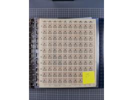 1900/23, reichhaltige und umfangreiche Bogensammlung in 9 Alben, vielfach spezialisiert nach Plattennummern, Farben und Typen