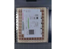 1900/23, reichhaltige und umfangreiche Bogensammlung in 9 Alben, vielfach spezialisiert nach Plattennummern, Farben und Typen