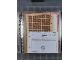 1900/23, reichhaltige und umfangreiche Bogensammlung in 9 Alben, vielfach spezialisiert nach Plattennummern, Farben und Typen