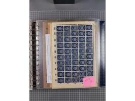 1900/23, reichhaltige und umfangreiche Bogensammlung in 9 Alben, vielfach spezialisiert nach Plattennummern, Farben und Typen