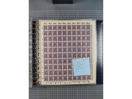 1900/23, reichhaltige und umfangreiche Bogensammlung in 9 Alben, vielfach spezialisiert nach Plattennummern, Farben und Typen