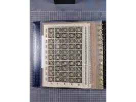 1900/23, reichhaltige und umfangreiche Bogensammlung in 9 Alben, vielfach spezialisiert nach Plattennummern, Farben und Typen