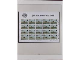 1949/79, postfrische und zusätzlich gestempelte Sammlung, in den Hauptnummern komplett, einschließlich Vor- und Mitläufern, d