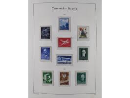 1945/78, postfrische und meist zusätzlich gestempelte Sammlung, in den Hauptnummern komplett, dabei Renner-Kleinbogen und Vög