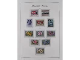 1945/78, postfrische und meist zusätzlich gestempelte Sammlung, in den Hauptnummern komplett, dabei Renner-Kleinbogen und Vög