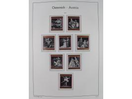 1945/78, postfrische und meist zusätzlich gestempelte Sammlung, in den Hauptnummern komplett, dabei Renner-Kleinbogen und Vög