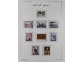 1945/78, postfrische und meist zusätzlich gestempelte Sammlung, in den Hauptnummern komplett, dabei Renner-Kleinbogen und Vög