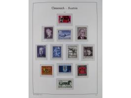 1945/78, postfrische und meist zusätzlich gestempelte Sammlung, in den Hauptnummern komplett, dabei Renner-Kleinbogen und Vög