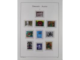 1945/78, postfrische und meist zusätzlich gestempelte Sammlung, in den Hauptnummern komplett, dabei Renner-Kleinbogen und Vög