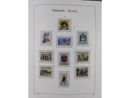 1945/78, postfrische und meist zusätzlich gestempelte Sammlung, in den Hauptnummern komplett, dabei Renner-Kleinbogen und Vög