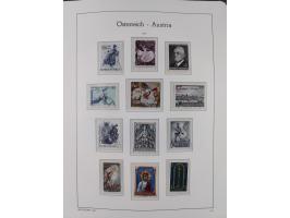 1945/78, postfrische und meist zusätzlich gestempelte Sammlung, in den Hauptnummern komplett, dabei Renner-Kleinbogen und Vög