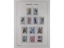 1945/78, postfrische und meist zusätzlich gestempelte Sammlung, in den Hauptnummern komplett, dabei Renner-Kleinbogen und Vög