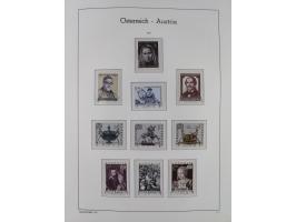 1945/78, postfrische und meist zusätzlich gestempelte Sammlung, in den Hauptnummern komplett, dabei Renner-Kleinbogen und Vög