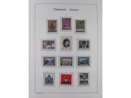 1945/78, postfrische und meist zusätzlich gestempelte Sammlung, in den Hauptnummern komplett, dabei Renner-Kleinbogen und Vög