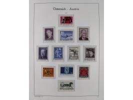 1945/78, postfrische und meist zusätzlich gestempelte Sammlung, in den Hauptnummern komplett, dabei Renner-Kleinbogen und Vög