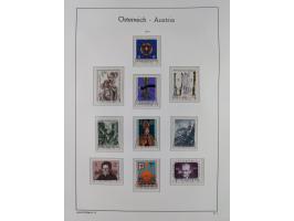 1945/78, postfrische und meist zusätzlich gestempelte Sammlung, in den Hauptnummern komplett, dabei Renner-Kleinbogen und Vög