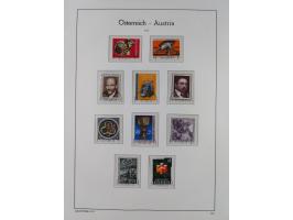 1945/78, postfrische und meist zusätzlich gestempelte Sammlung, in den Hauptnummern komplett, dabei Renner-Kleinbogen und Vög
