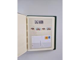 1899/2023, überkomplette postfrische und zusätzlich etwas gestempelte Sammlung in 12 Vordruckalben und losen Blättern, ab 194