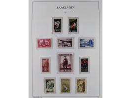 1947/59, in den Hauptnummern komplette Sammlung inkl. Dienstmarken, dabei viele Zwischenstegpaare, Hochwasserblockpaar sign. 