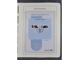 1949/2024, umfangreiche postfrische und zusätzlich teils gestempelte Sammlung in über 100 Vordruckalben und hunderten losen B
