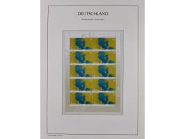 1949/2024, umfangreiche postfrische und zusätzlich teils gestempelte Sammlung in über 100 Vordruckalben und hunderten losen B