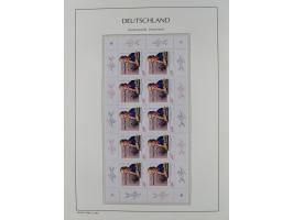 1949/2024, umfangreiche postfrische und zusätzlich teils gestempelte Sammlung in über 100 Vordruckalben und hunderten losen B